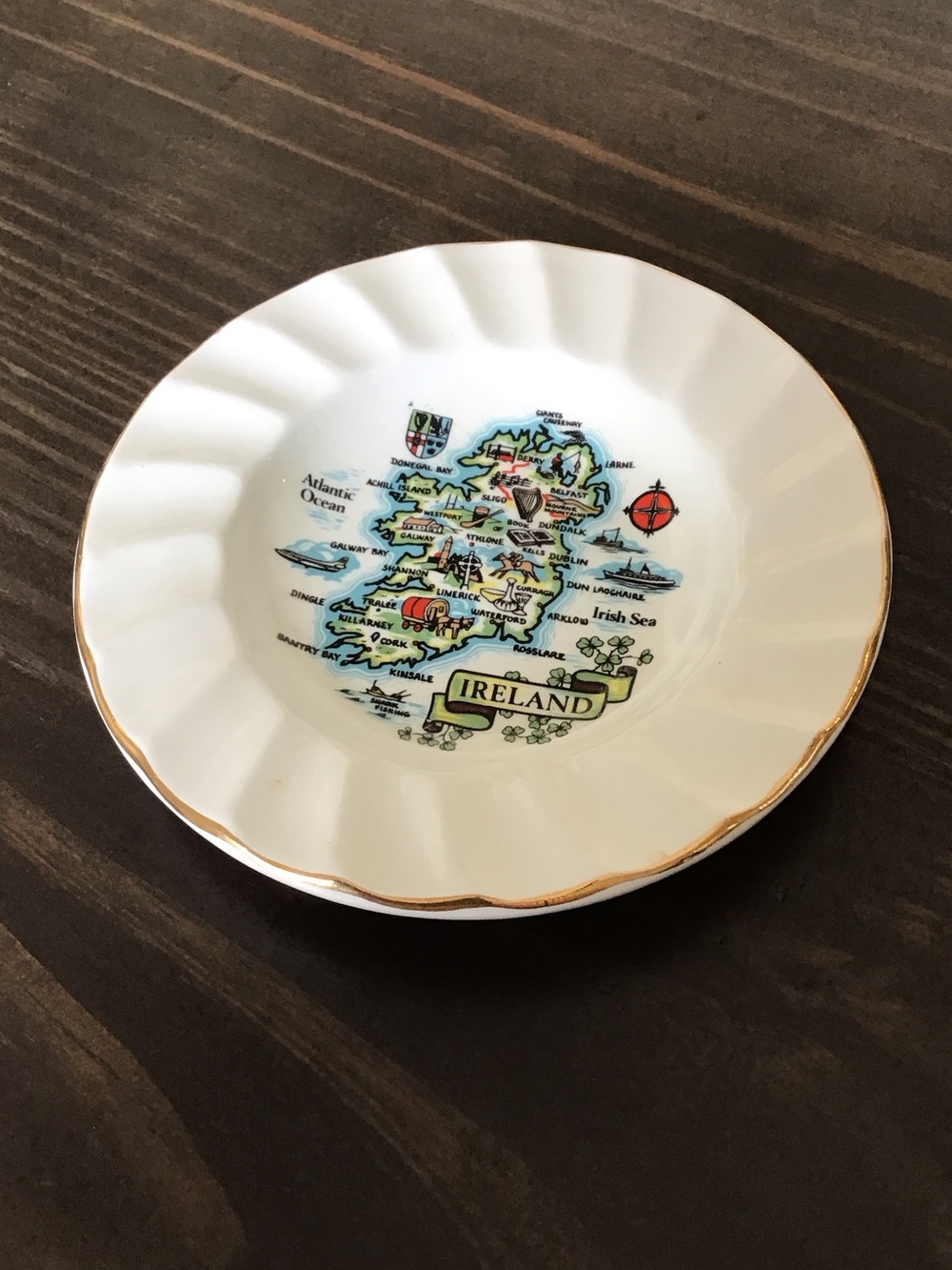 Vintage Carrigaline Pottery trinket souvenir dish. 60’s